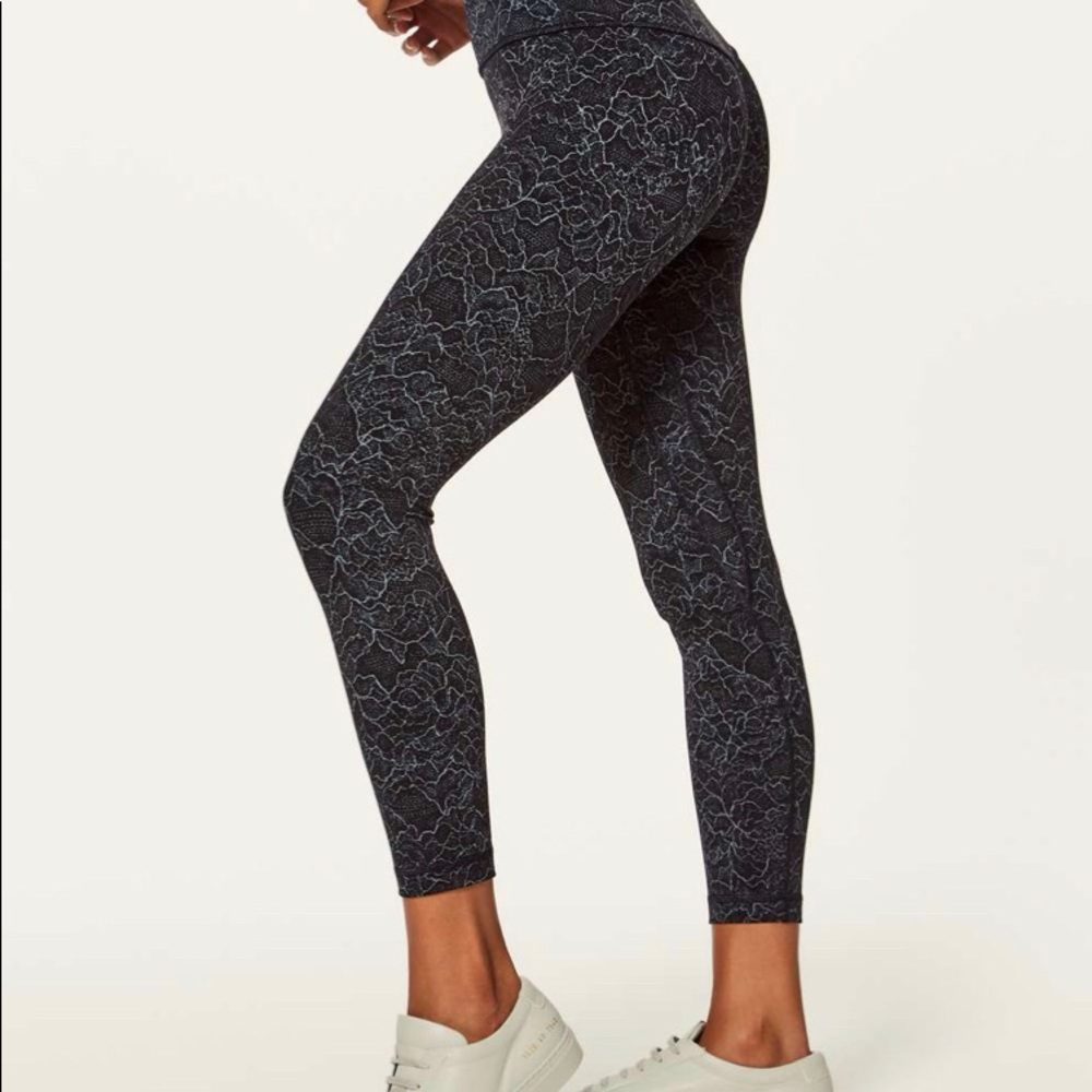 Lululemon Align Black lacescape 25”